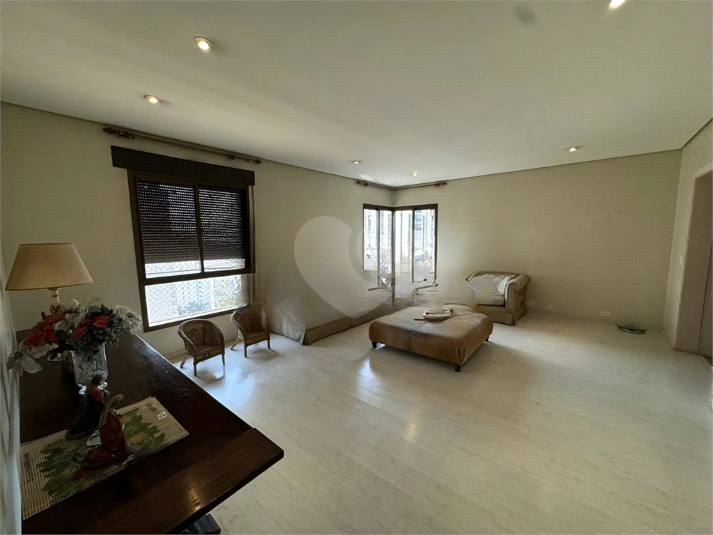 APARTAMENTO em MORUMBI