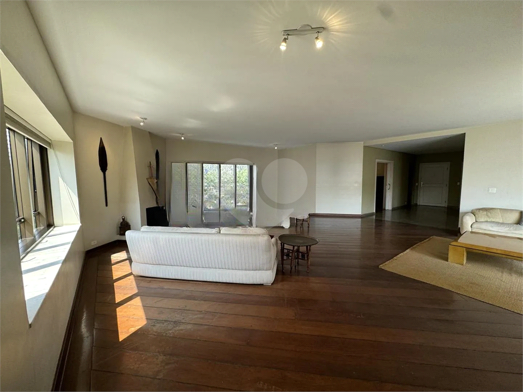 APARTAMENTO em MORUMBI