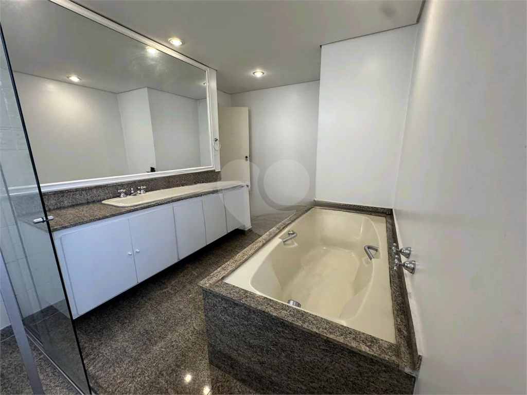 APARTAMENTO em MORUMBI