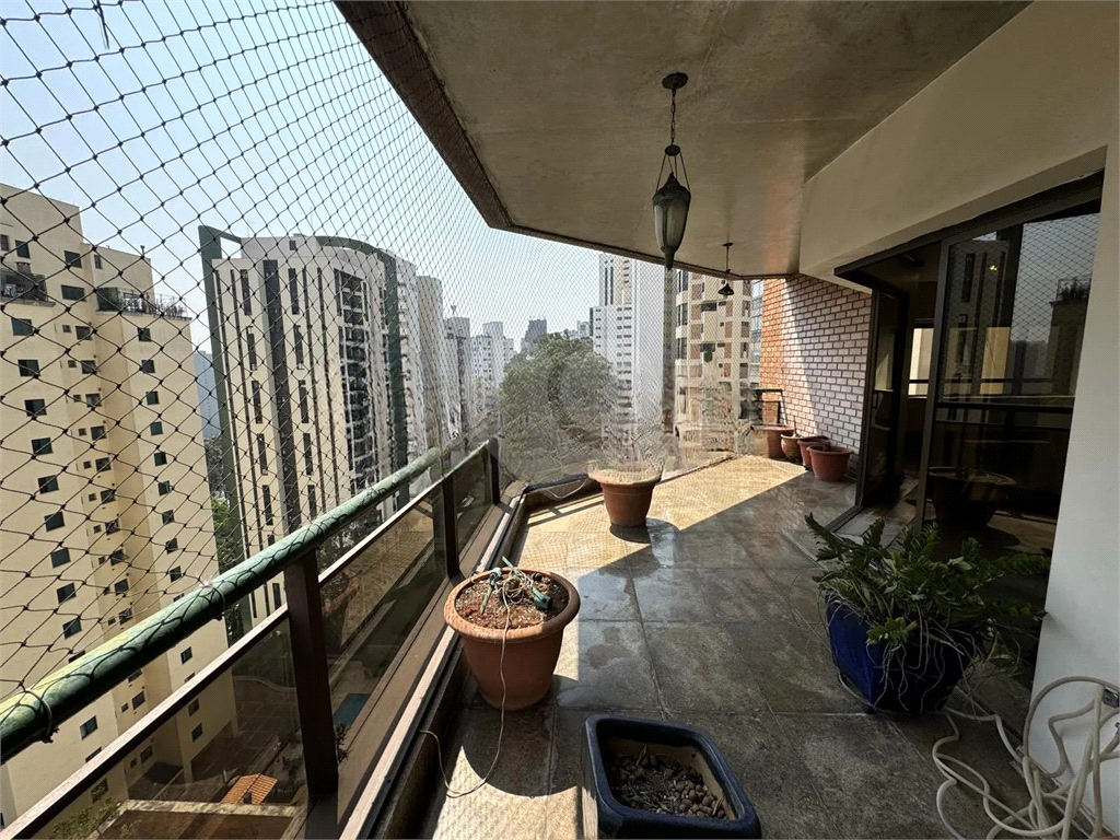 APARTAMENTO em MORUMBI
