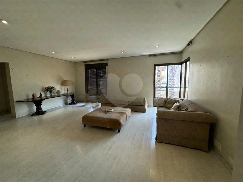 APARTAMENTO em MORUMBI