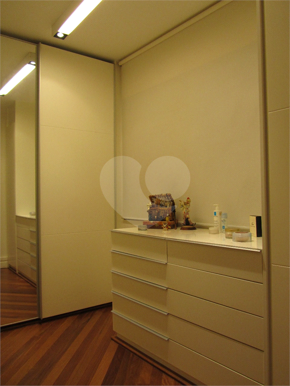 Cobertura Duplex com 126,metros quadrados próximo ao Shopping Pátio Paulista.