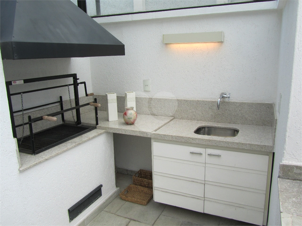 Cobertura Duplex com 126,metros quadrados próximo ao Shopping Pátio Paulista.