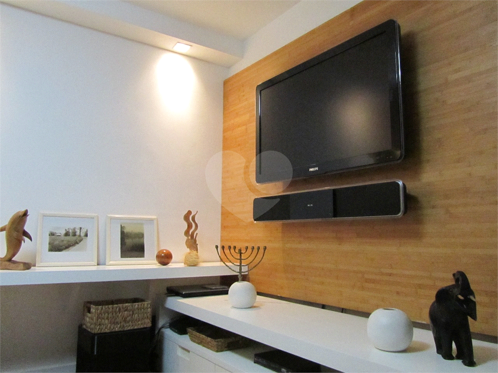Cobertura Duplex com 126,metros quadrados próximo ao Shopping Pátio Paulista.