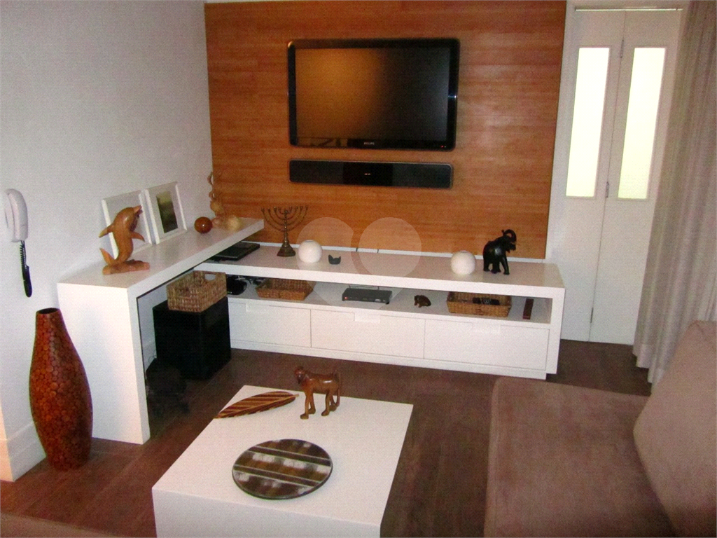 Cobertura Duplex com 126,metros quadrados próximo ao Shopping Pátio Paulista.
