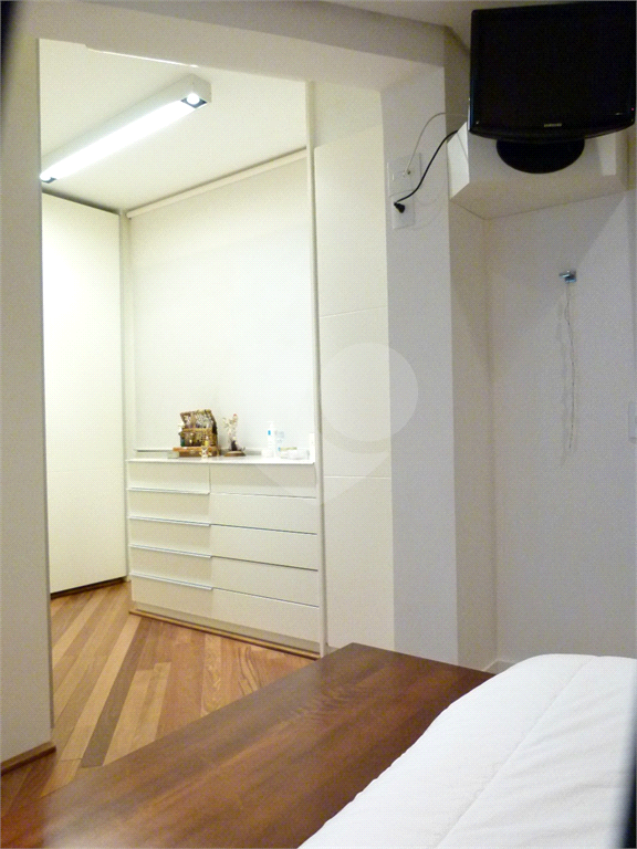 Cobertura Duplex com 126,metros quadrados próximo ao Shopping Pátio Paulista.
