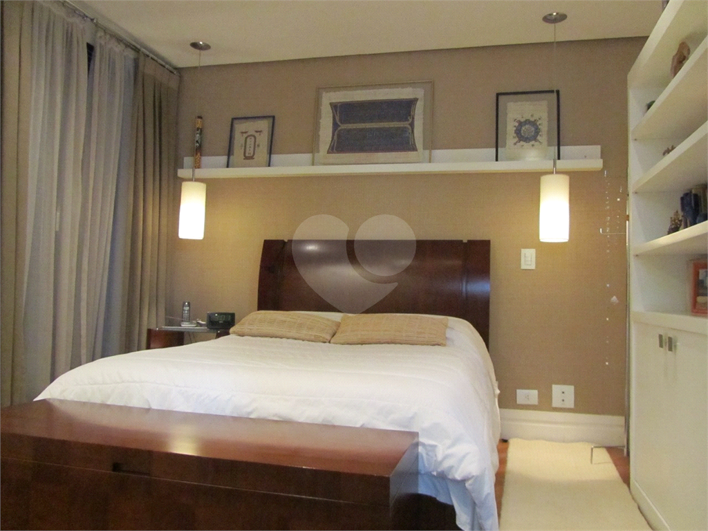 Cobertura Duplex com 126,metros quadrados próximo ao Shopping Pátio Paulista.