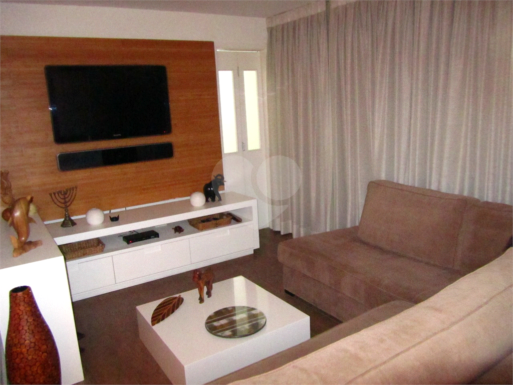 Cobertura Duplex com 126,metros quadrados próximo ao Shopping Pátio Paulista.