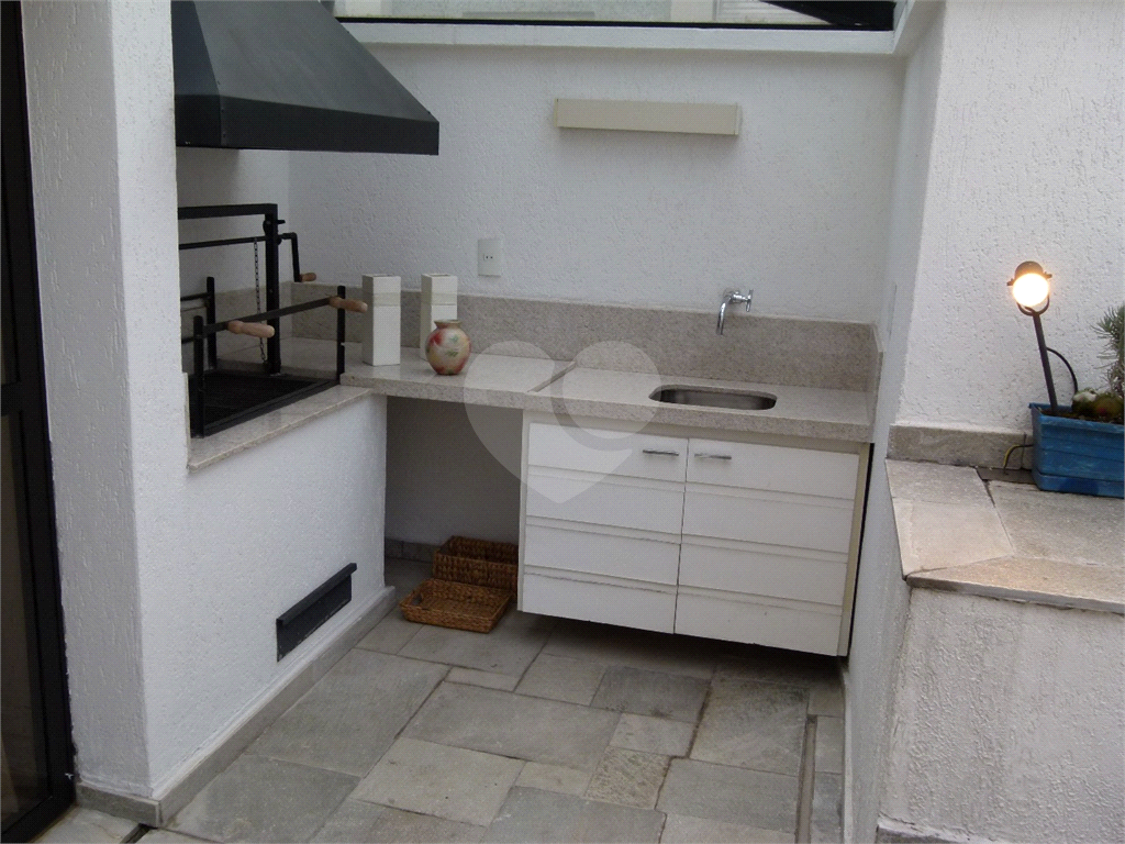 Cobertura Duplex com 126,metros quadrados próximo ao Shopping Pátio Paulista.