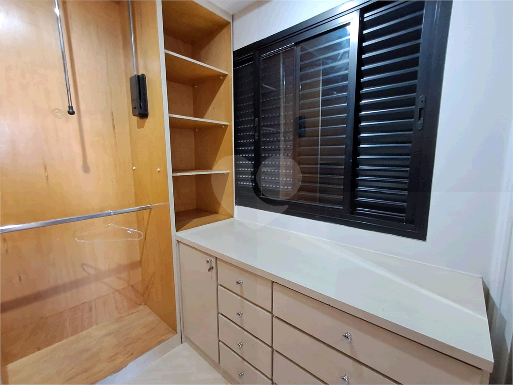 Imóvel de 70m² andar alto sala de estar de 2 ambientes com varanda 1 vaga de garagem Pompéia