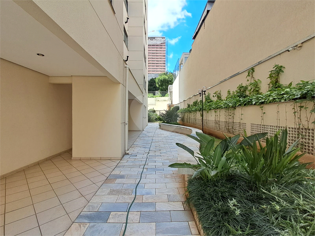 Imóvel de 70m² andar alto sala de estar de 2 ambientes com varanda 1 vaga de garagem Pompéia