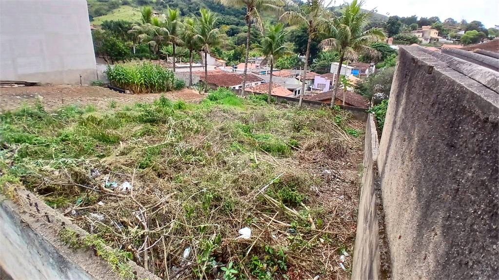 TERRENO TODO MURADO E NA AVENIDA