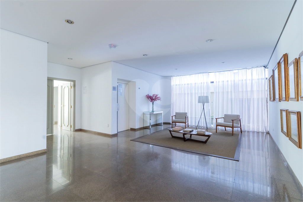 Apartamento Exclusivo à Venda em Pinheiros – 3 Suítes, 3 Vagas