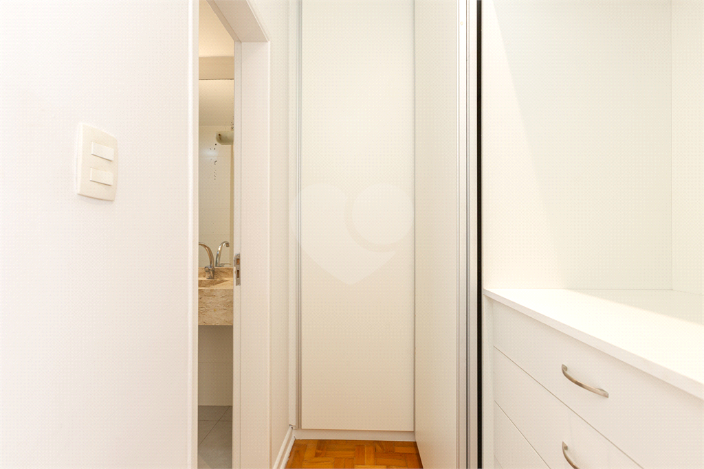Apartamento Exclusivo à Venda em Pinheiros – 3 Suítes, 3 Vagas