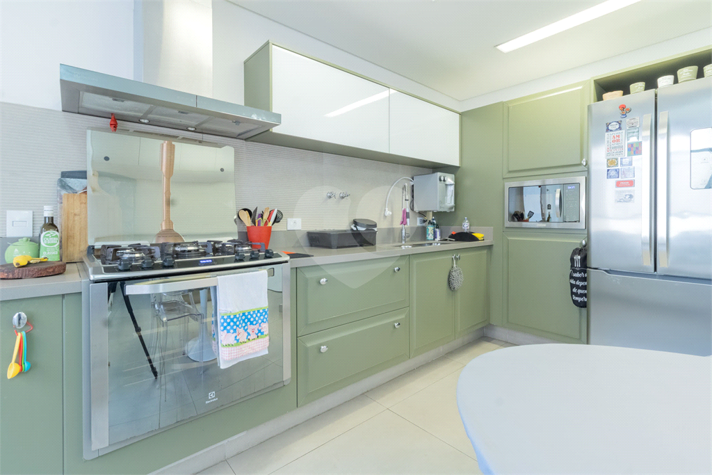 Apartamento Exclusivo à Venda em Pinheiros – 3 Suítes, 3 Vagas