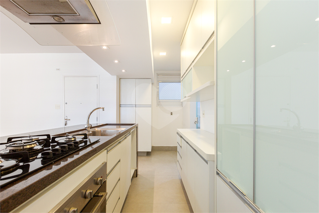 Apartamento Exclusivo à Venda em Pinheiros – 3 Suítes, 3 Vagas