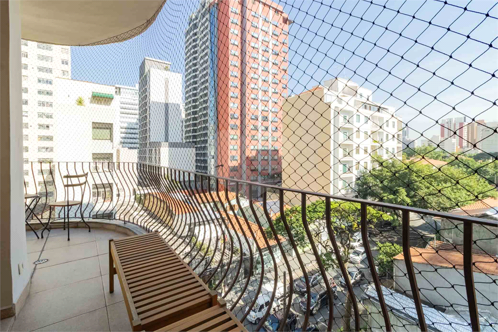 Apartamento Exclusivo à Venda em Pinheiros – 3 Suítes, 3 Vagas