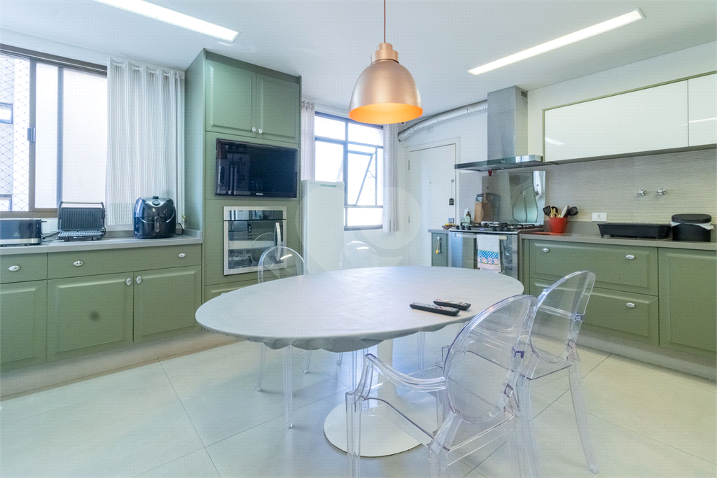 Apartamento Exclusivo à Venda em Pinheiros – 3 Suítes, 3 Vagas