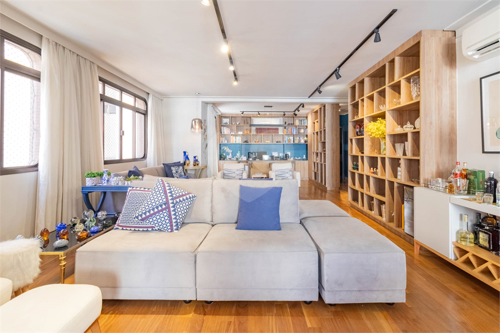 Apartamento Exclusivo à Venda em Pinheiros – 3 Suítes, 3 Vagas