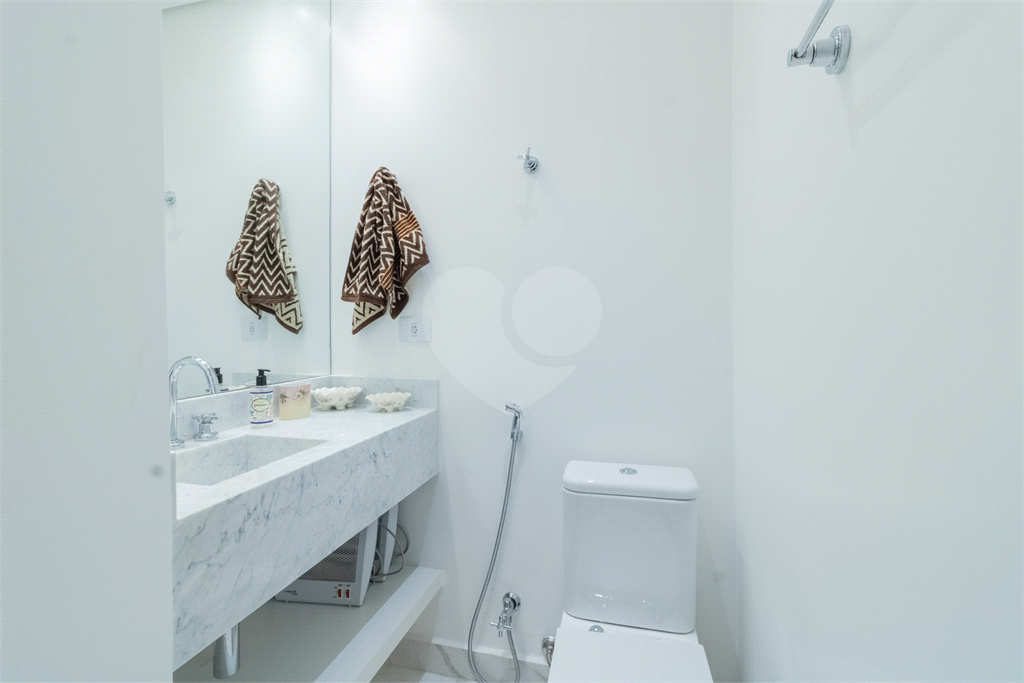 Apartamento Exclusivo à Venda em Pinheiros – 3 Suítes, 3 Vagas