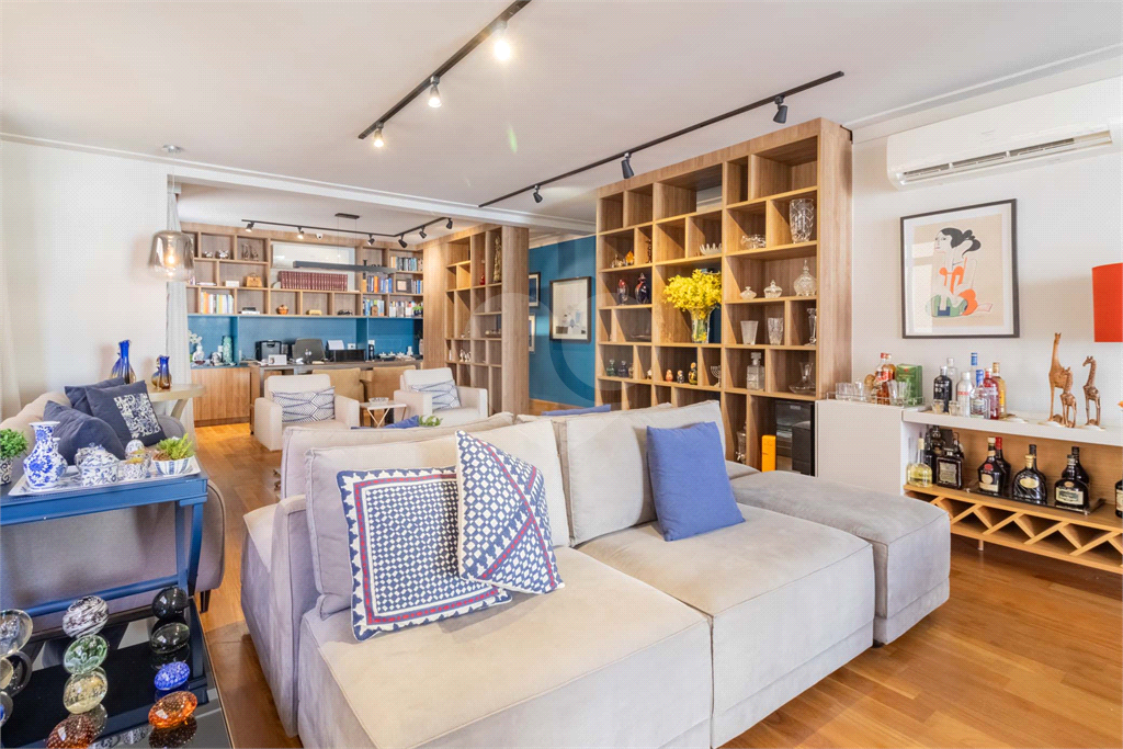 Apartamento Exclusivo à Venda em Pinheiros – 3 Suítes, 3 Vagas