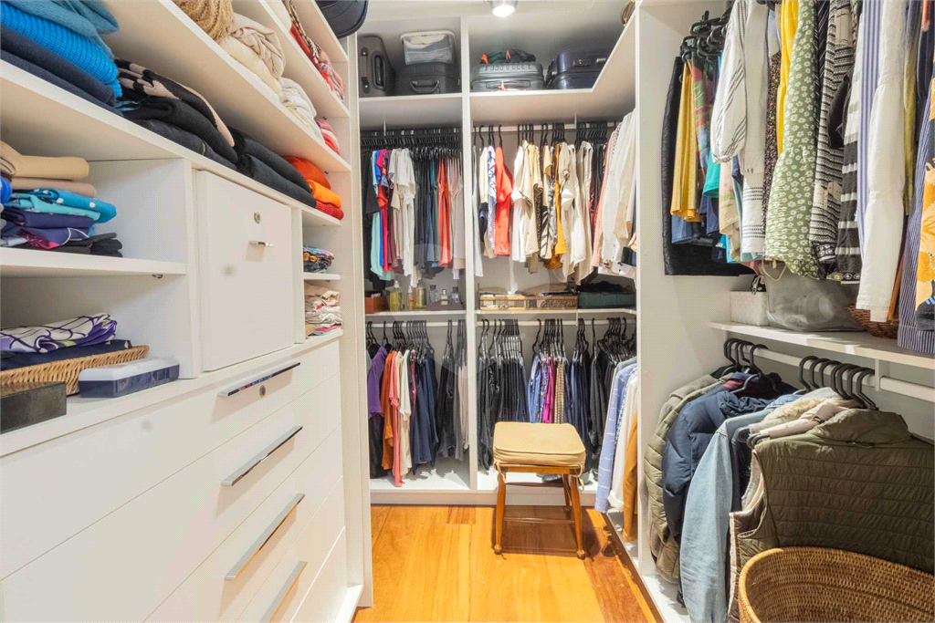 Apartamento Exclusivo à Venda em Pinheiros – 3 Suítes, 3 Vagas