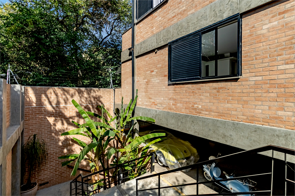 Apartamento à Venda na Vila Madalena com 4 Quartos, Suíte e 2 Vagas – Condomínio com Lazer Completo