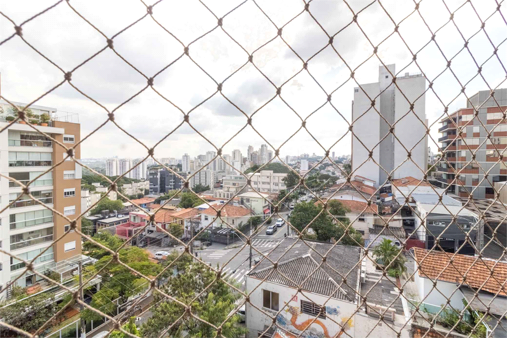 Apartamento à Venda na Vila Madalena com 4 Quartos, Suíte e 2 Vagas – Condomínio com Lazer Completo