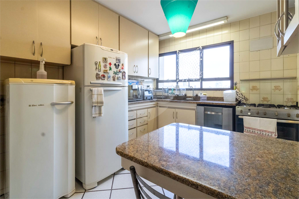 Apartamento à Venda na Vila Madalena com 4 Quartos, Suíte e 2 Vagas – Condomínio com Lazer Completo