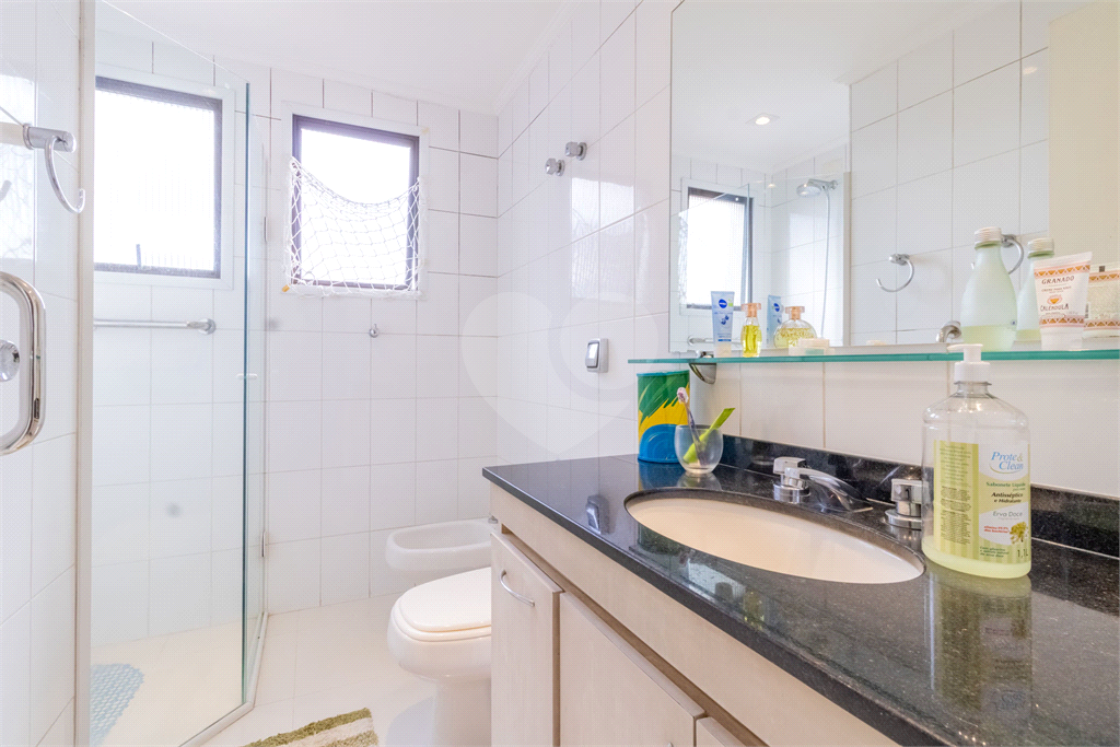 Apartamento à Venda na Vila Madalena com 4 Quartos, Suíte e 2 Vagas – Condomínio com Lazer Completo