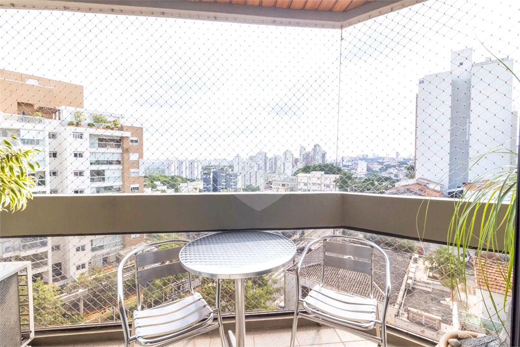 Apartamento à Venda na Vila Madalena com 4 Quartos, Suíte e 2 Vagas – Condomínio com Lazer Completo