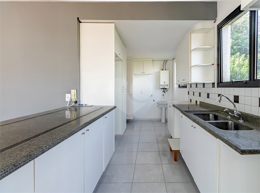 Apartamento à Venda na Vila Madalena com 4 Quartos, Suíte e 2 Vagas – Condomínio com Lazer Completo