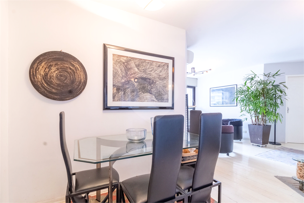 Apartamento à Venda na Vila Madalena com 4 Quartos, Suíte e 2 Vagas – Condomínio com Lazer Completo