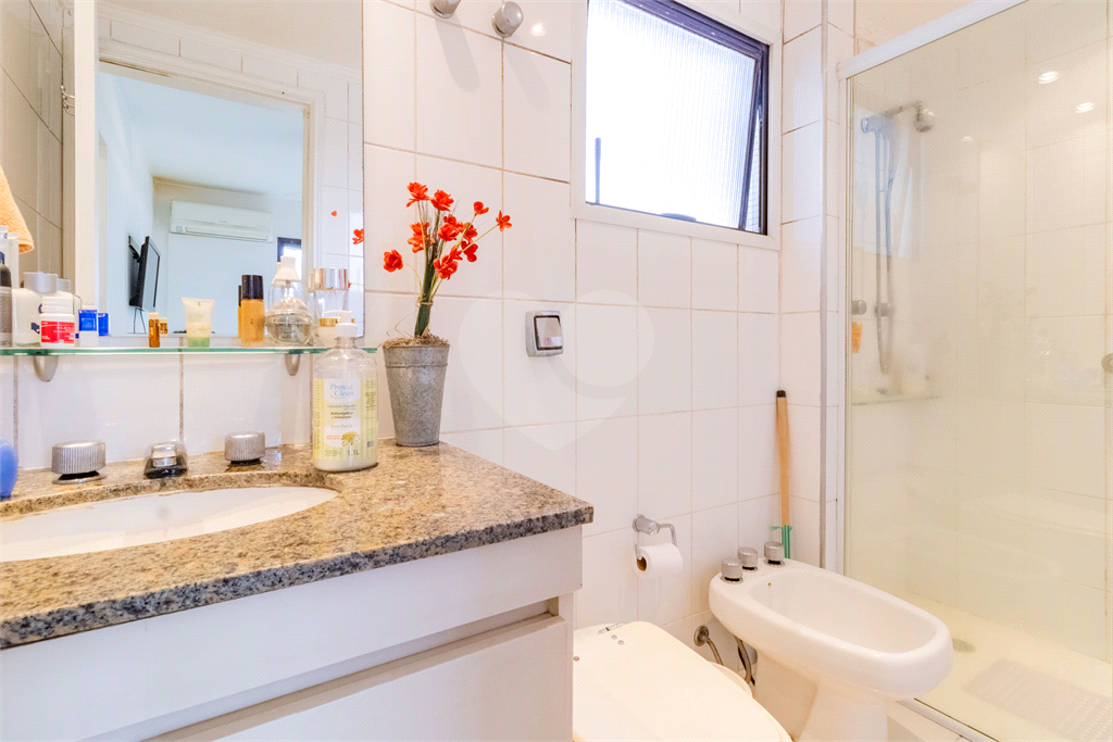Apartamento à Venda na Vila Madalena com 4 Quartos, Suíte e 2 Vagas – Condomínio com Lazer Completo