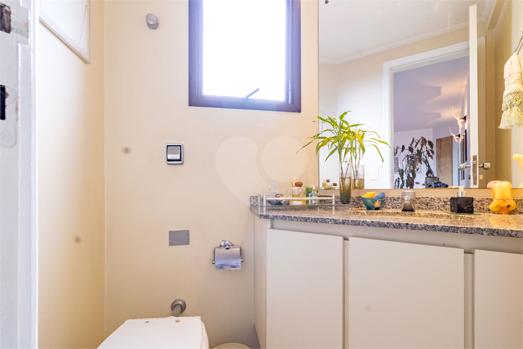 Apartamento à Venda na Vila Madalena com 4 Quartos, Suíte e 2 Vagas – Condomínio com Lazer Completo