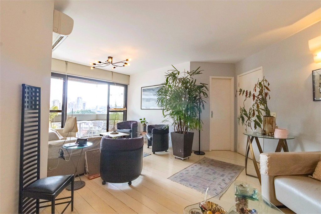 Apartamento à Venda na Vila Madalena com 4 Quartos, Suíte e 2 Vagas – Condomínio com Lazer Completo