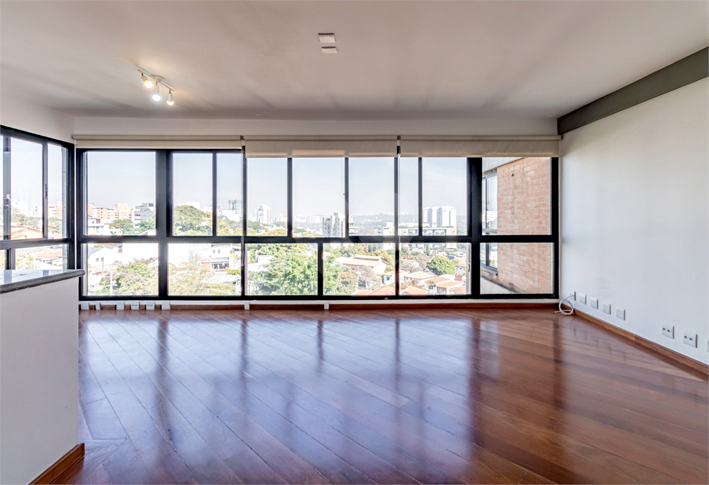 Apartamento à Venda na Vila Madalena com 4 Quartos, Suíte e 2 Vagas – Condomínio com Lazer Completo