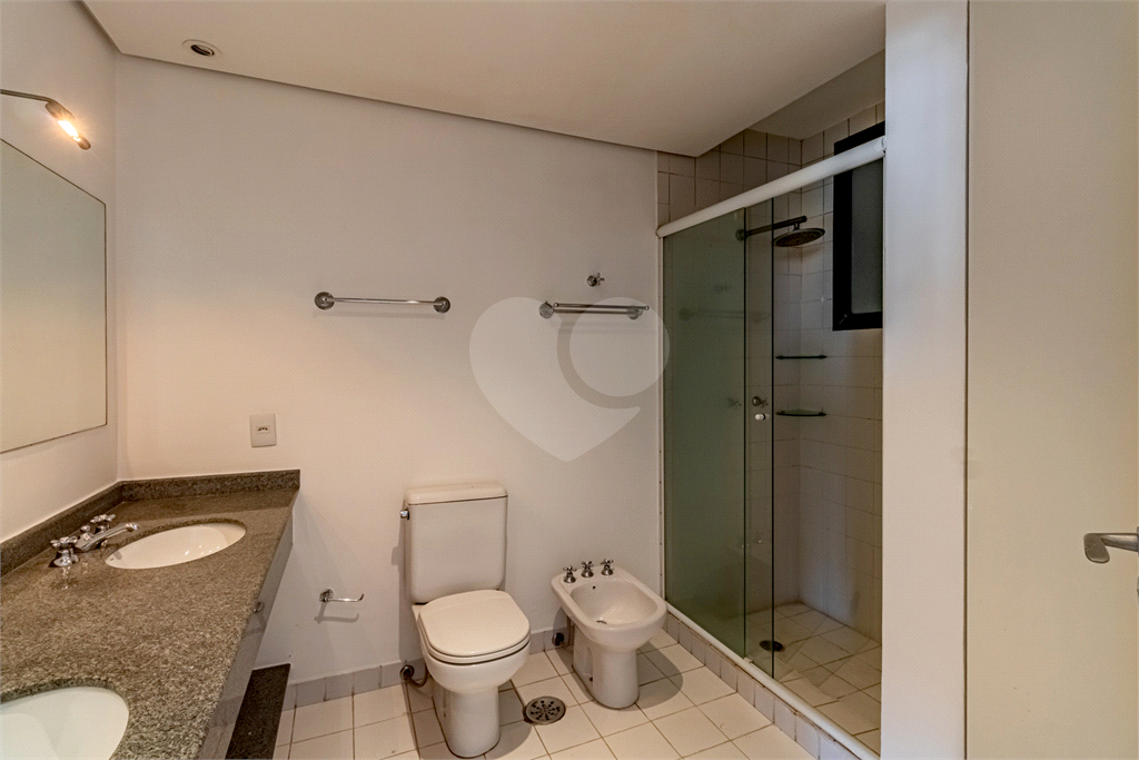 Apartamento à Venda na Vila Madalena com 4 Quartos, Suíte e 2 Vagas – Condomínio com Lazer Completo