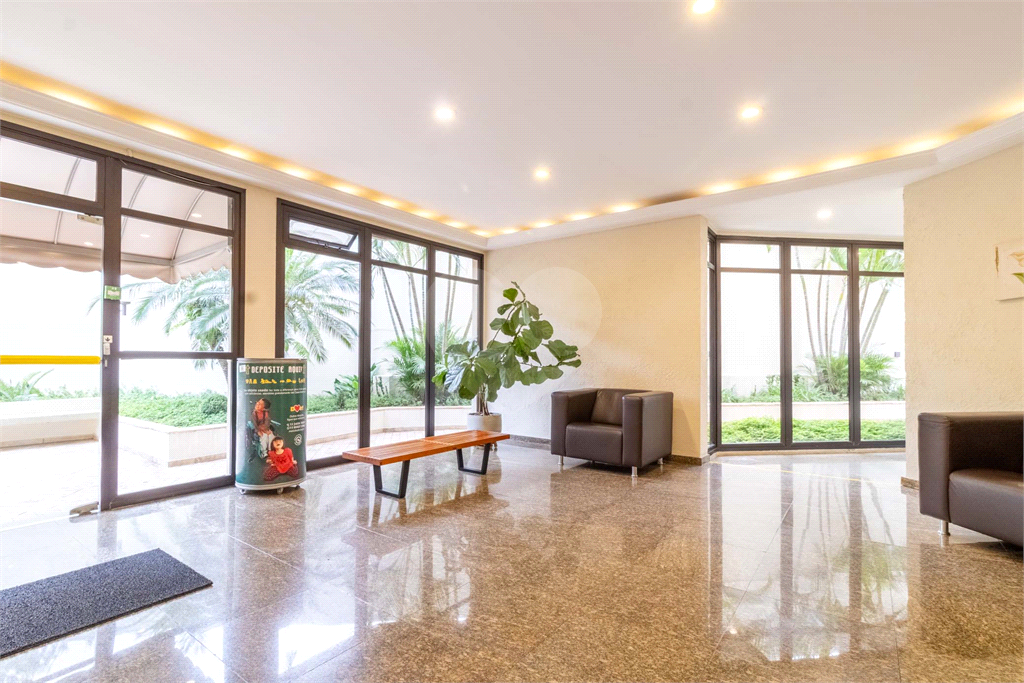 Apartamento à Venda na Vila Madalena com 4 Quartos, Suíte e 2 Vagas – Condomínio com Lazer Completo