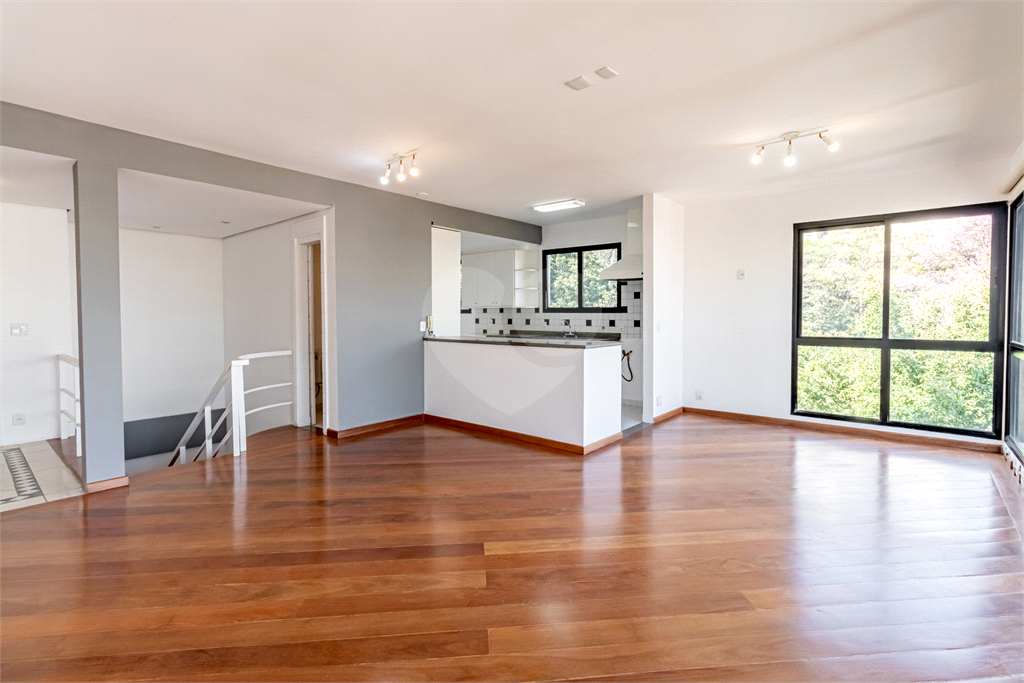 Apartamento à Venda na Vila Madalena com 4 Quartos, Suíte e 2 Vagas – Condomínio com Lazer Completo