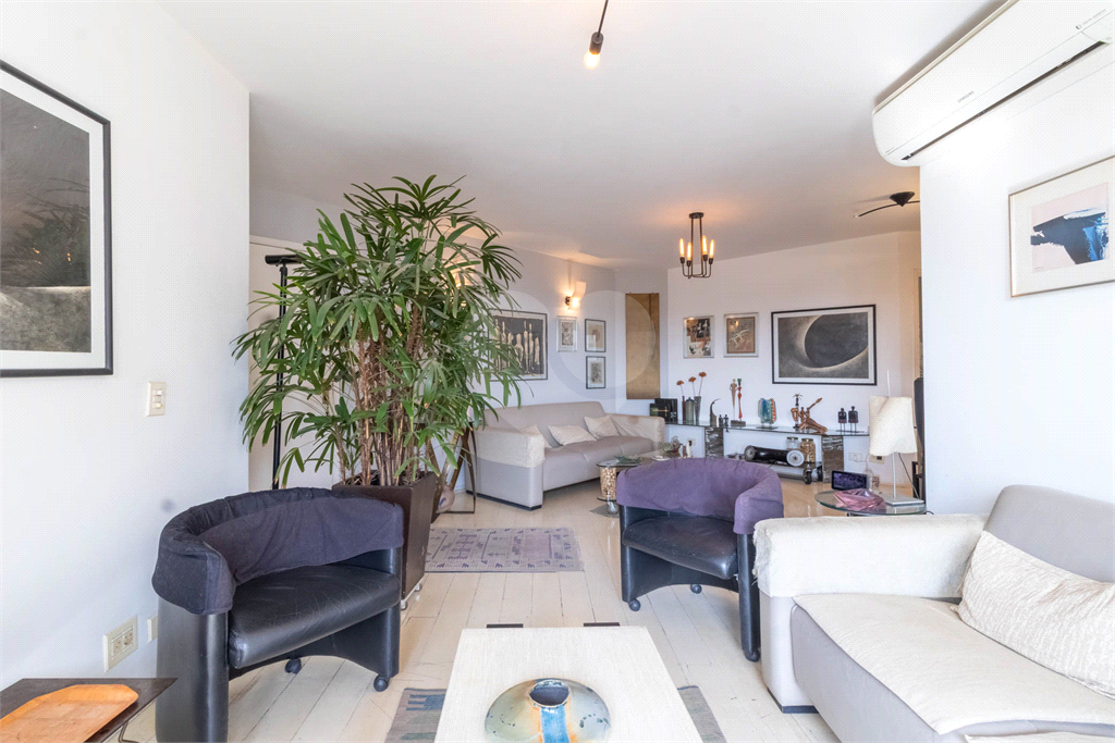 Apartamento à Venda na Vila Madalena com 4 Quartos, Suíte e 2 Vagas – Condomínio com Lazer Completo