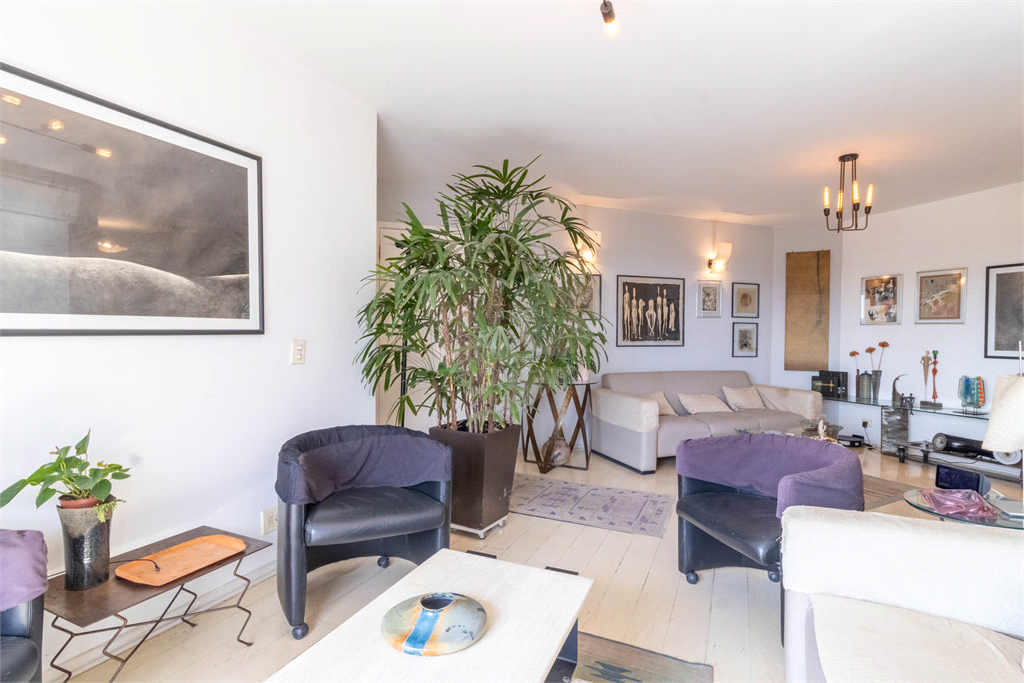 Apartamento à Venda na Vila Madalena com 4 Quartos, Suíte e 2 Vagas – Condomínio com Lazer Completo