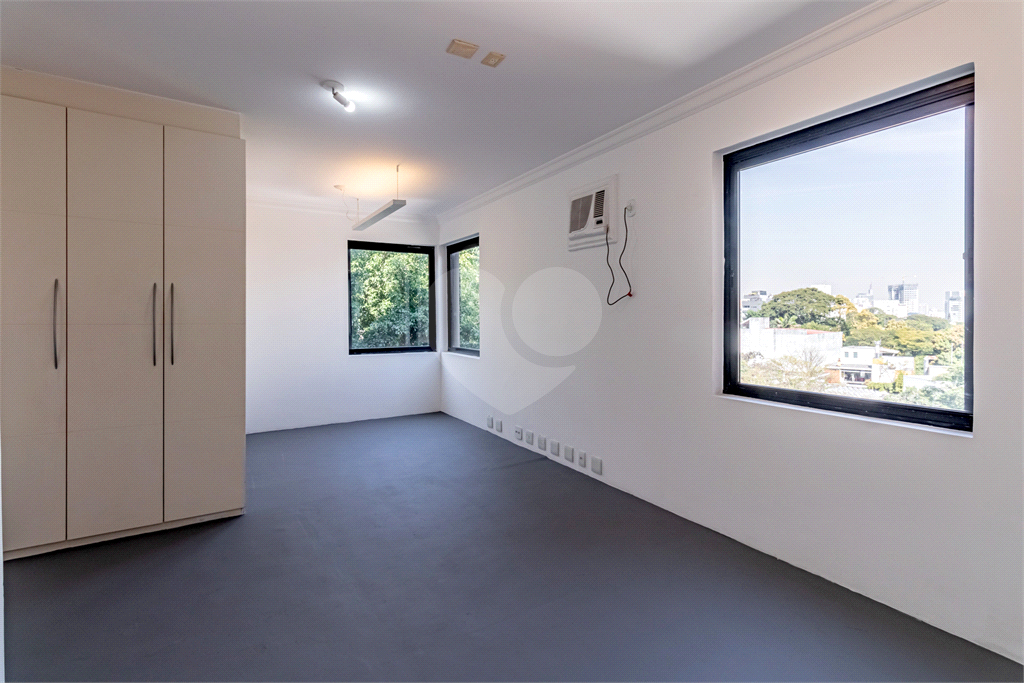 Apartamento à Venda na Vila Madalena com 4 Quartos, Suíte e 2 Vagas – Condomínio com Lazer Completo