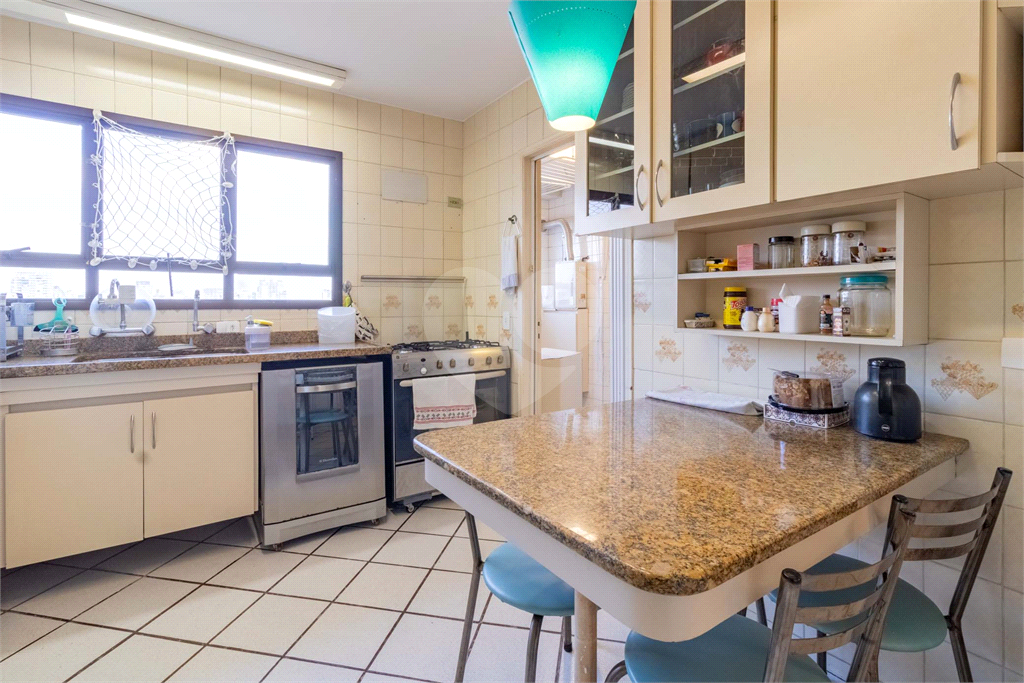 Apartamento à Venda na Vila Madalena com 4 Quartos, Suíte e 2 Vagas – Condomínio com Lazer Completo