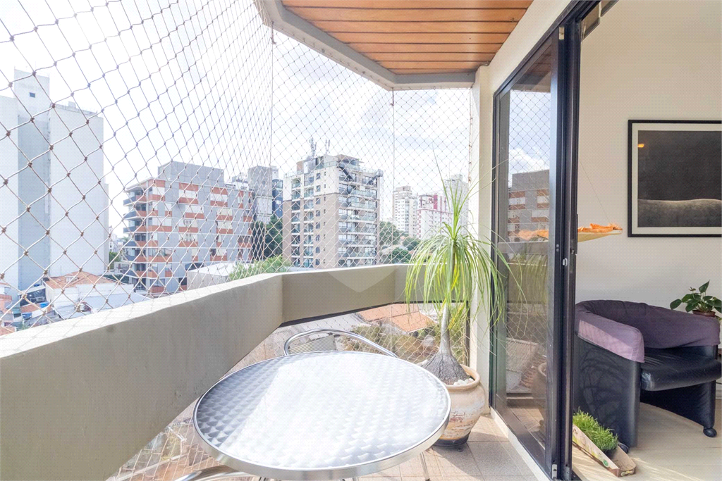 Apartamento à Venda na Vila Madalena com 4 Quartos, Suíte e 2 Vagas – Condomínio com Lazer Completo