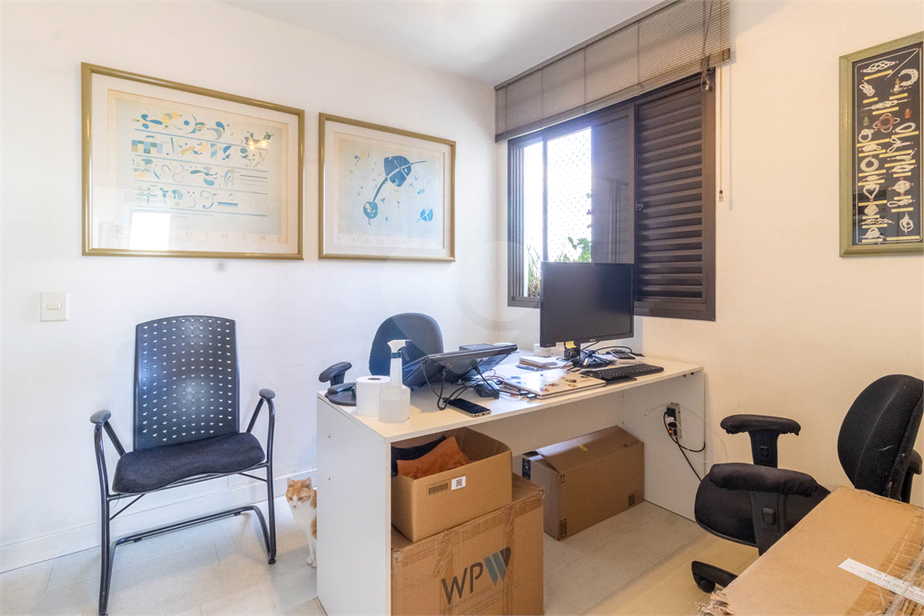 Apartamento à Venda na Vila Madalena com 4 Quartos, Suíte e 2 Vagas – Condomínio com Lazer Completo