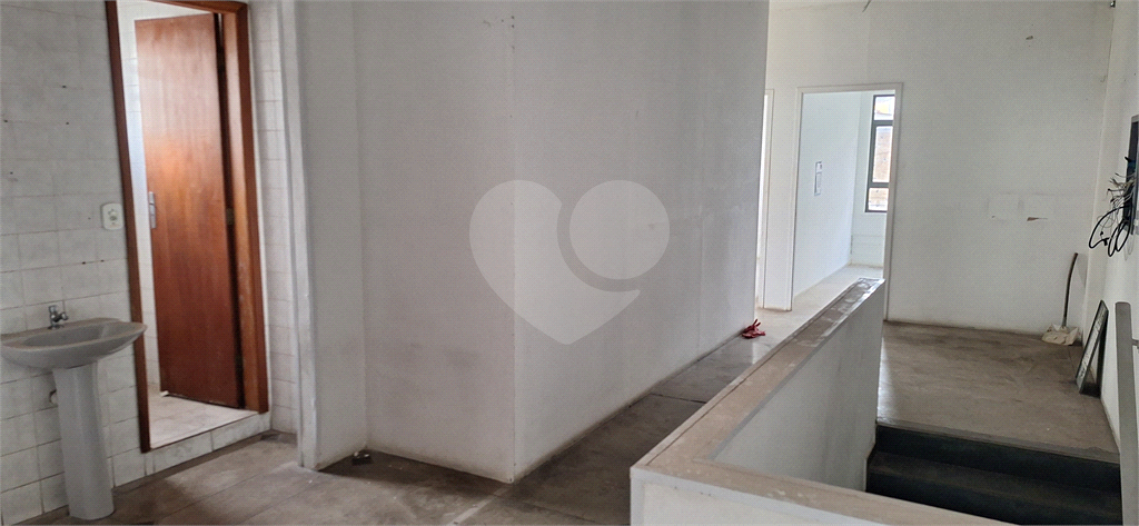 Prédio comercial para locação, com 420 m de área construída,  3 pavimentos, 6 vagas de garagem. 