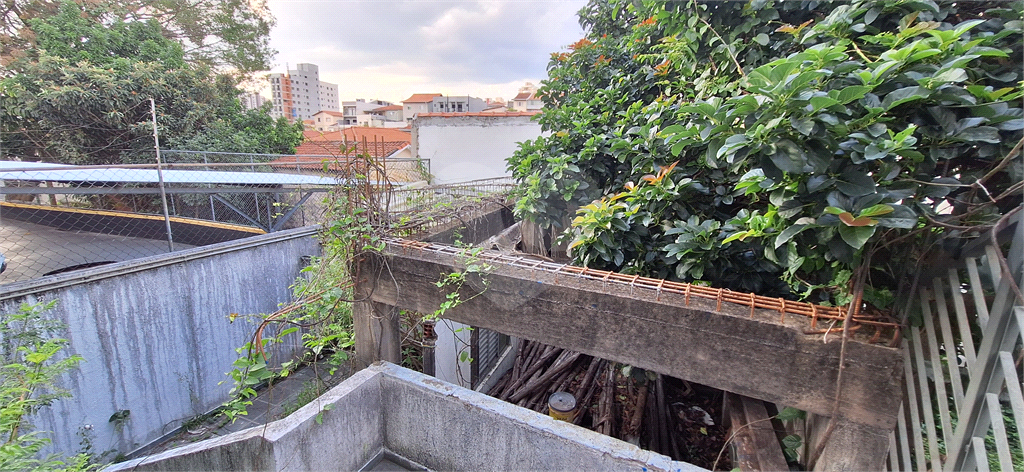 Prédio comercial para locação, com 420 m de área construída,  3 pavimentos, 6 vagas de garagem. 