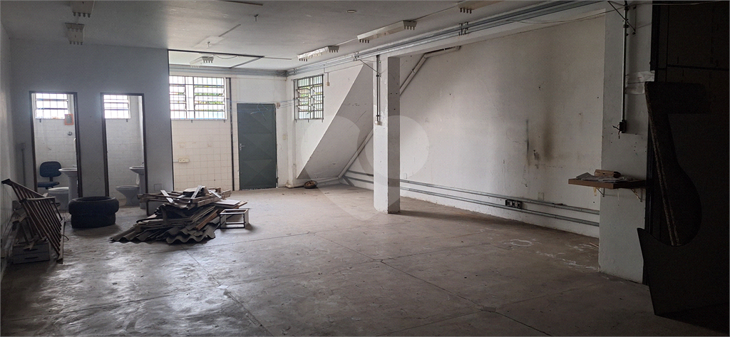 Prédio comercial para locação, com 420 m de área construída,  3 pavimentos, 6 vagas de garagem. 
