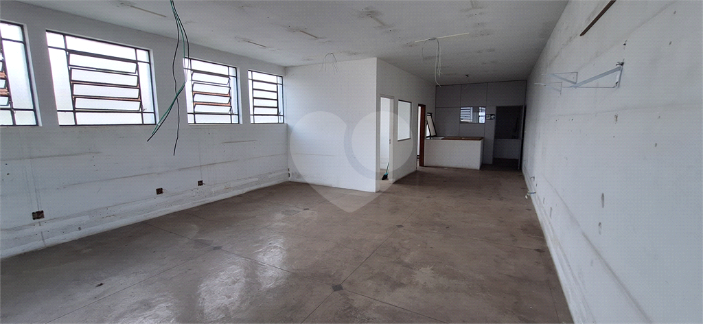 Prédio comercial para locação, com 420 m de área construída,  3 pavimentos, 6 vagas de garagem. 